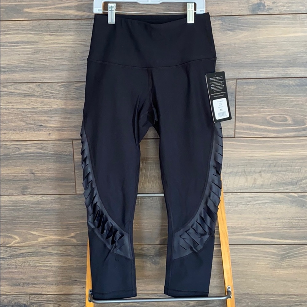 90 Degree by Reflex Black 22 inch Cutout Capri